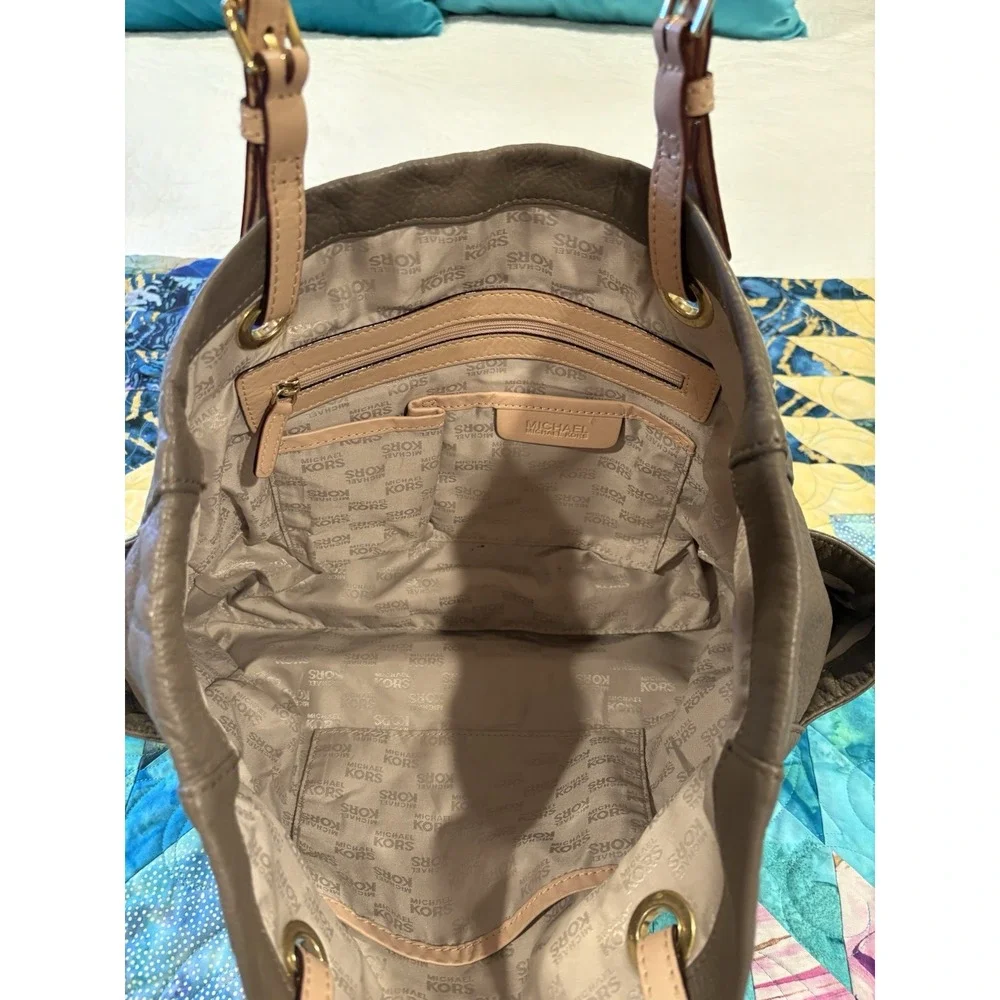 Michael Kors Jet Set Travel Bag Purse Large Brown Solid Gold Hardware Straps EUC
